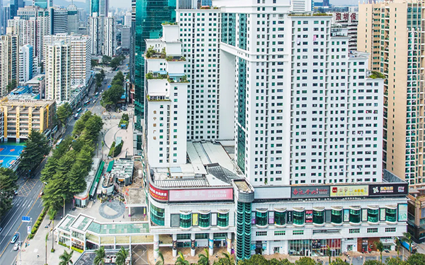 Giannina Plaza